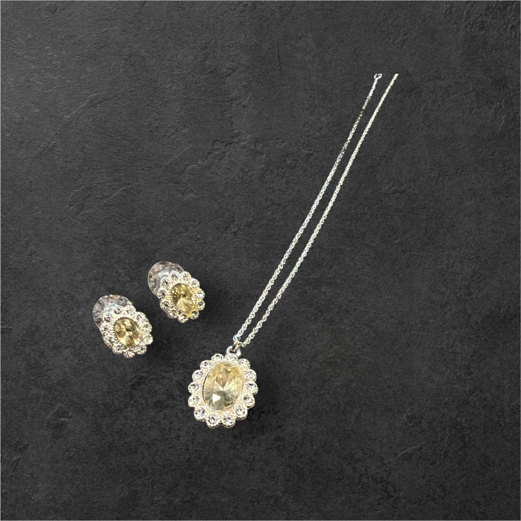 Elegant Silver And Crystal Jewelry Set 20$